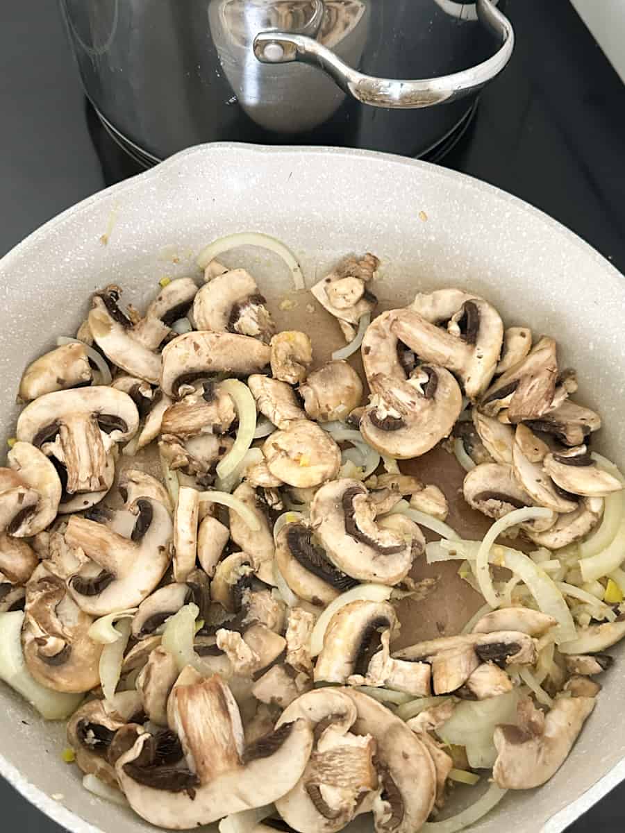 Easy Beef Stroganoff step 2