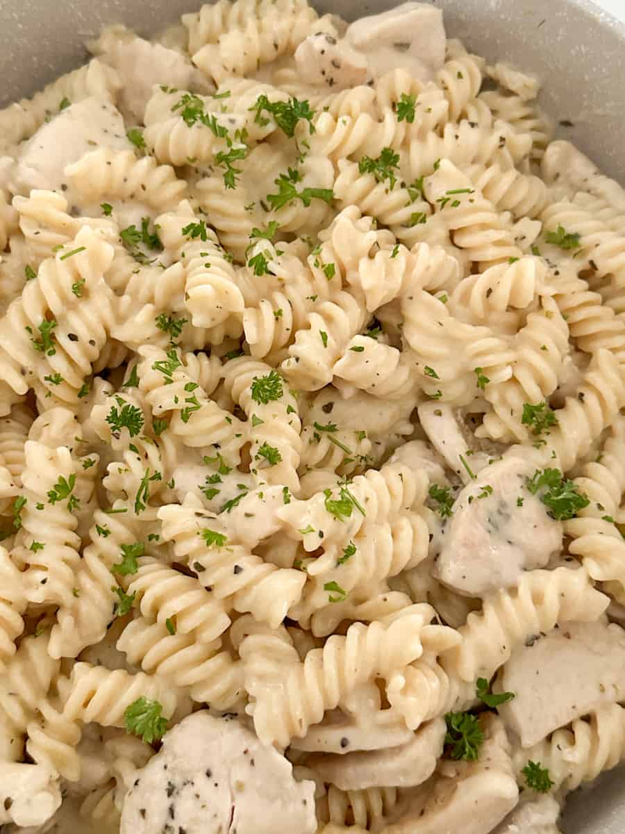 Easy Chicken Alfredo Pasta 4