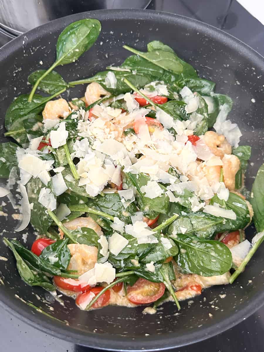 Prawn Pasta with Tomato and Spinach 4