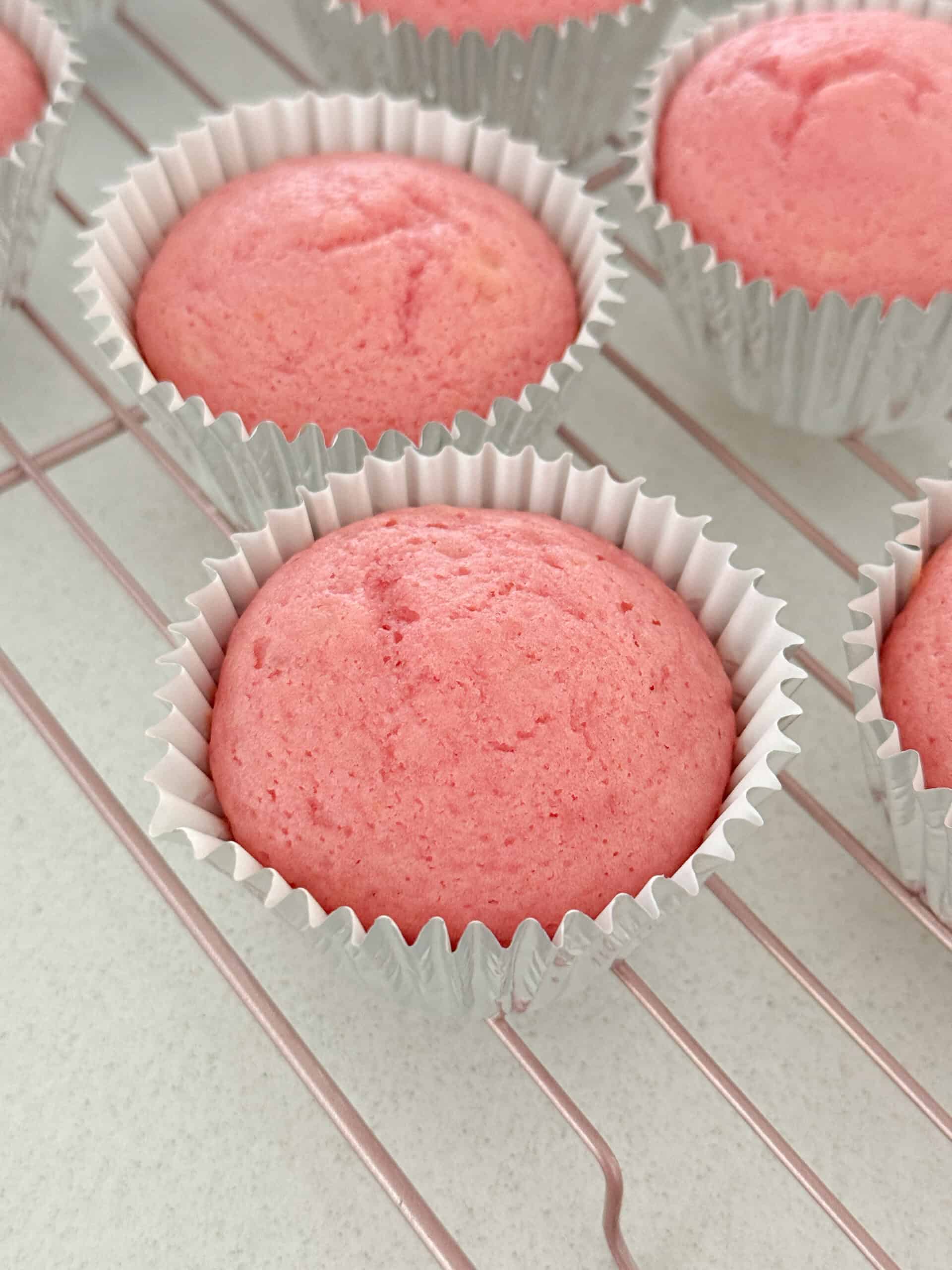 2 ingredient cake hack (pink sundae)