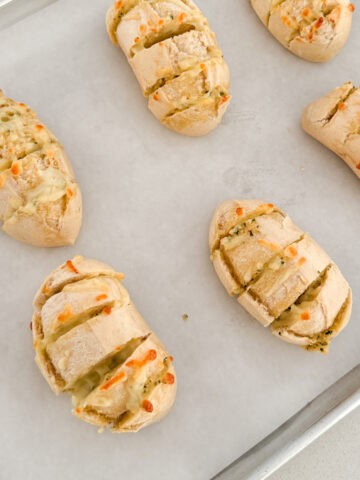 Mini Cheesy Garlic Bread Hack